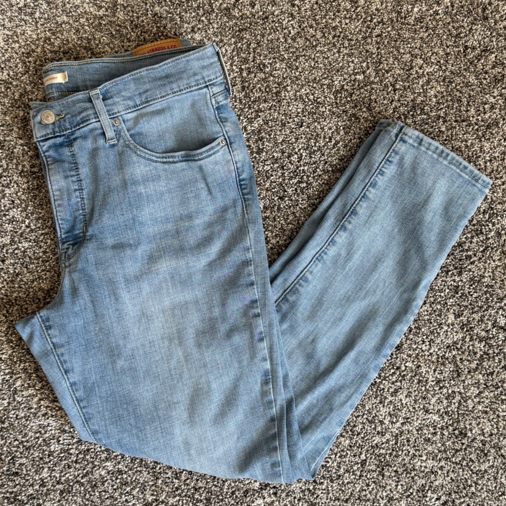 Women’s Levi’s Jeans